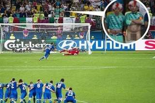 PHOTO. Euro 2012, Angleterre-Italie: sur le pénalty décisif, un Anglais enlève le bas