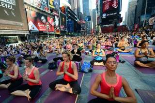 PHOTOS. Times Square, yoga : des milliers de personnes réunies à New York