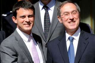 Immigration: Manuel Valls va revenir sur les critères de naturalisation instaurés par Claude Guéant
