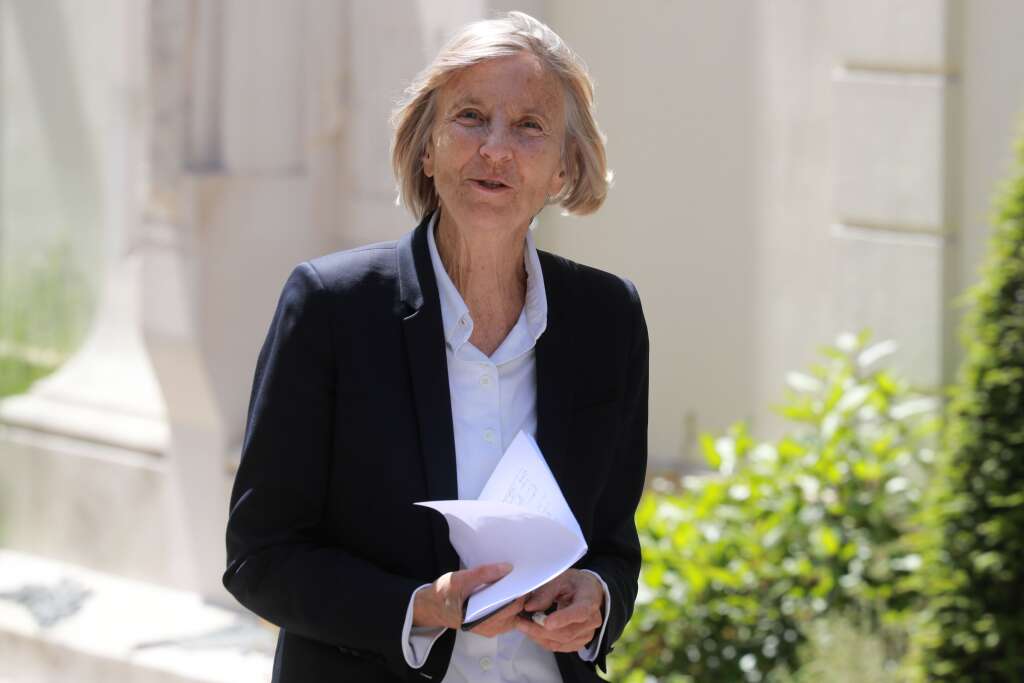 13 janvier - Marielle de Sarnez - Bras droit de François Bayrou depuis des décennies, Marielle de Sarnez est morte des suites d'une leucémie ce mercredi 13 janvier. Elle était l'un des principaux visage du centrisme en France. <br /><br /><strong>>>> En savoir plus dans notre <a href="https://www.huffingtonpost.fr/entry/mort-de-marielle-de-sarnez-deputee-et-ancienne-ministre_fr_5fff60bfc5b6c77d85ec8717?ncid=tweetlnkfrhpmg00000001&utm_campaign=share_twitter">article par ici</a></strong>