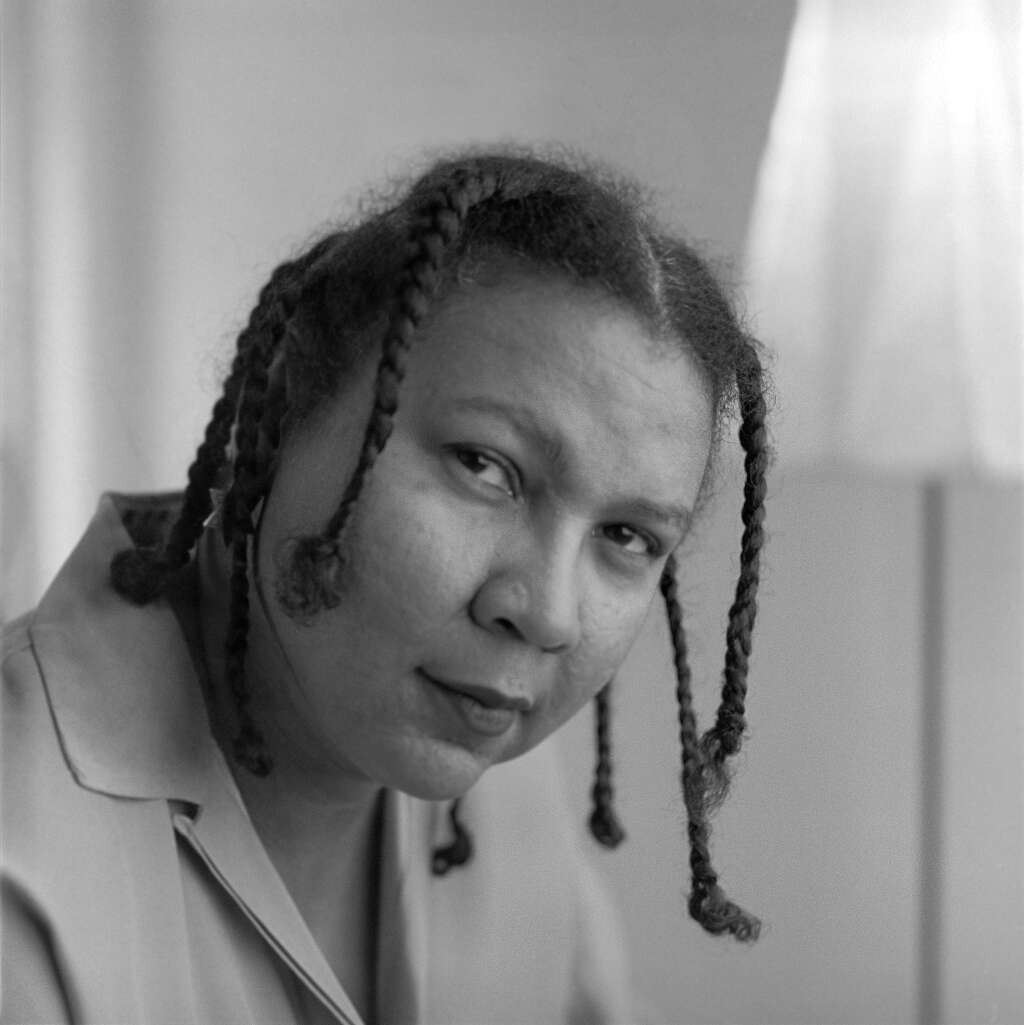 15 décembre - bell hooks - Une page se tourne. L’autrice féministe afro-américaine bell hooks est décédée ce mercredi 15 décembre à l’âge de 69 ans, a annoncé sa famille.<br /><br /><strong>>> Lire l'intégralité de notre article <a href="https://www.huffingtonpost.fr/entry/mort-de-bell-hooks-figure-feministe-et-antiraciste-americaine_fr_61bafc76e4b0297da619f0e0">en cliquant ici</a></strong>