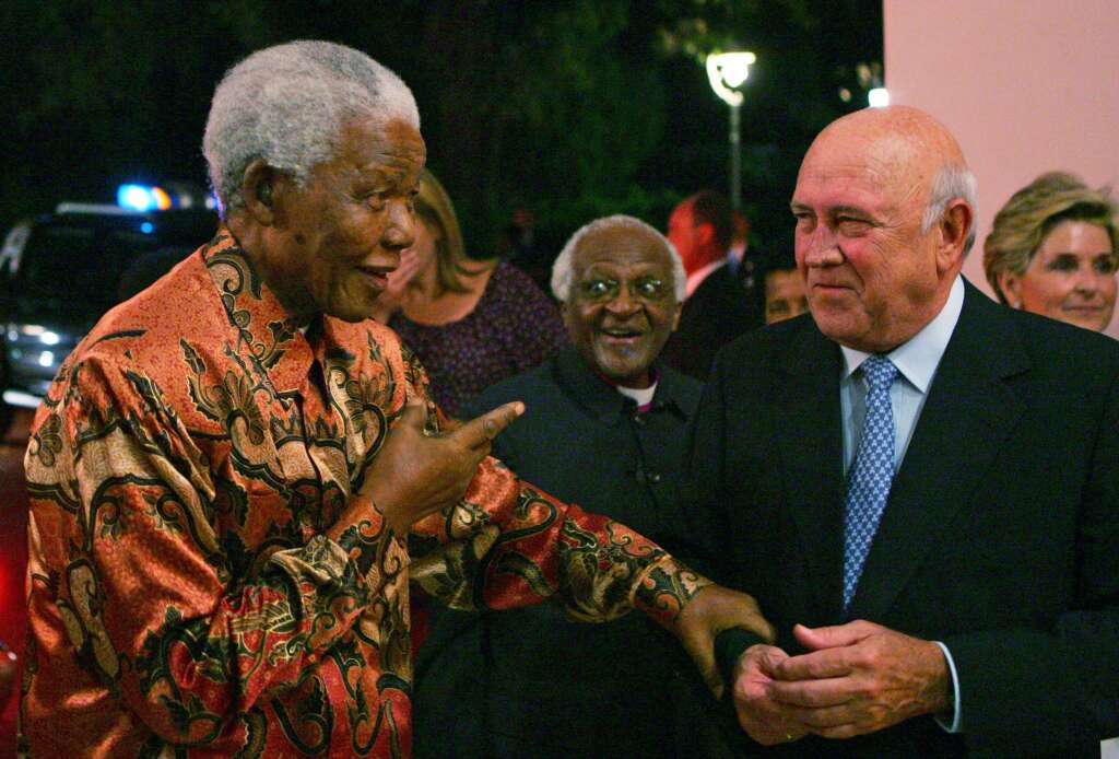 11 novembre - Frederic Willem "FW" de Klerk - Frederik Willem "FW" de Klerk fut le dernier président blanc d'Afrique du Sud. Il avait partagé le prix Nobel de la Paix avec Nelson Mandela pour avoir permis la fin du régime raciste de l'apartheid (photo d'illustration prise à Cape Town à l'occasion des 70 ans de de Klerk, en 2006).