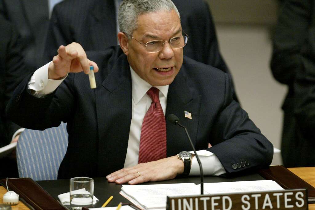 18 octobre - Colin Powell - L’ancien secrétaire d’Etat sous George W. Bush, Colin Powell, est décédé de “complications liées au Covid-19”, a annoncé sa famille le  18 octobre. Colin Powell a été le premier Afro-Américain à avoir occupé le poste de chef d’état-major des armées, avant de devenir chef de la diplomatie américaine sous la présidence de George W. Bush. Avocat de la guerre en Irak, Colin Powell avait fait le 5 février 2003, devant le Conseil de sécurité de l’ONU, une longue allocution sur les armes de destruction massives prétendument détenues par l’Irak, des arguments qui ont servi à justifier l’invasion du pays. <br /><br /><strong>>>> En savoir plus dans notre article <a href="https://www.huffingtonpost.fr/entry/colin-powell-secretaire-detat-sous-george-w-bush-est-decede-du-covid-19_fr_616d633ce4b005b245bf9adc">par ici</a></strong>