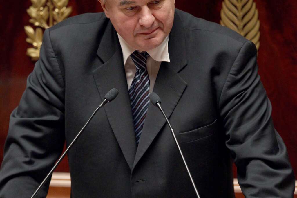 16 avril - Eric Raoult - Eric Raoult, ancien ministre de Jacques Chirac et proche de Nicolas Sarkozy, est décédé vendredi 16 avril. Membre de l'aile droite de l'UMP puis LR, il avait été député de Seine Saint-Denis et maire du Raincy.<br /><br />>>> En savoir plus dans notre article <strong><a href="https://www.huffingtonpost.fr/entry/eric-raoult-ancien-depute-et-ministre-est-mort-a-65-ans_fr_6079a096e4b051555024110b">par ici﻿</a></strong>