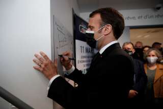 Emmanuel Macron rend hommage à Michel Catalano, l'imprimeur pris en otage par les Kouachi