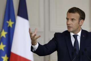 Macron regarde la présidentielle 2022 avec son 