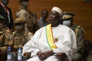 Au Mali, les militaires arrêtent le président et le Premier ministre