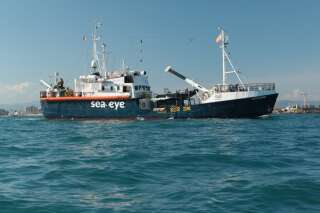 Un temps en route pour Marseille, le navire humanitaire Alan Kurdi accoste en Sardaigne