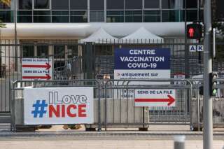 À Nice, un centre de vaccination recouvert de tags anti-vax