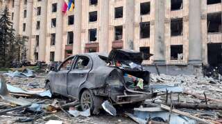 Un bâtiment administratif visé par des bombardements à Kharkiv, le 1er mars 2022