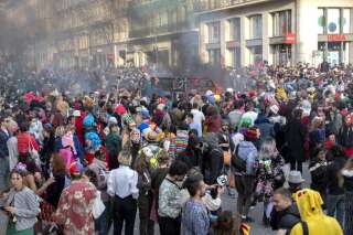 À Marseille, un carnaval non autorisé a réuni 6500 personnes ce dimanche 21 mars.
