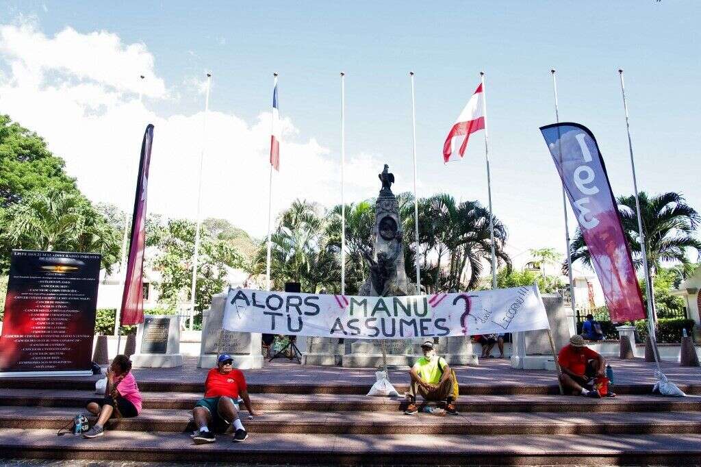 Un sit-in contre les essais nucléaires devant le mémorial des victimes de la guerre organisé le 2 juillet 2021 à Papeete, capitale de la Polynésie française.