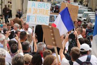 Macron répond à ceux qui l'accusent de faire de la France une dictature