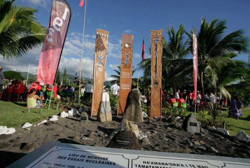 Le 2 juillet 2016, une manifestation à Papeete,Tahiti, avait réuni des anti-nucléaires et indépendantistes sur le lieu du monument commémorant les essais nucléaires.