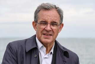 Thierry Mariani, candidat du RN en PACA, pose au port du Grau-du-Roi, le 2 juin 2021
