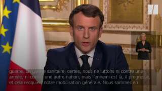 Emmanuel Macron annonce le confinement en mars 2020.