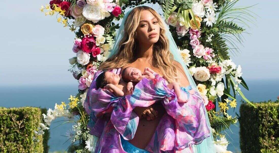 Le 13 juin 2017, Beyoncé a mis au monde des jumeaux, Rumi et Sir Carter, dont Blue Ivy est la grande soeur.