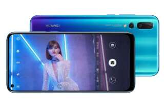 Huawei et Samsung présentent des smartphones avec un petit trou à l'écran