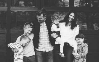 Edward, sa femme Erin et leurs quatre enfants: Finnegan, Beckett, Eliza et Cecily.