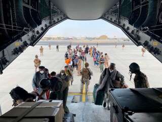 L'ambassade d'Espagne évacue des auxiliaires Afghans, le 18 août 2021 à Kaboul