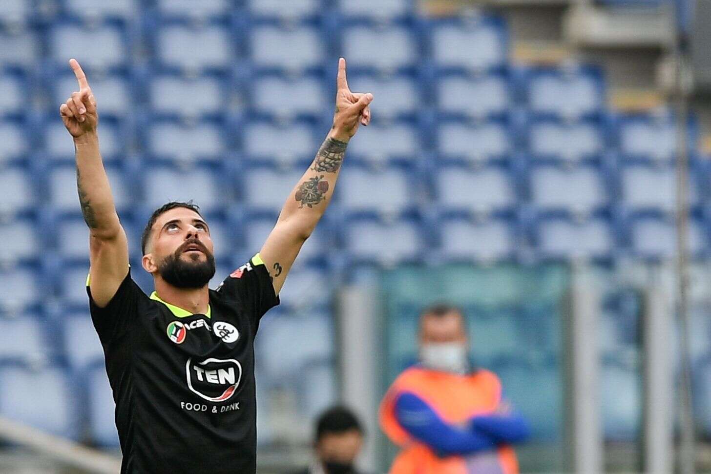 Daniele Verde de La Spezia célèbre son but en ciseaux lors de la rencontre contre la Lazio le 3 avril 2021