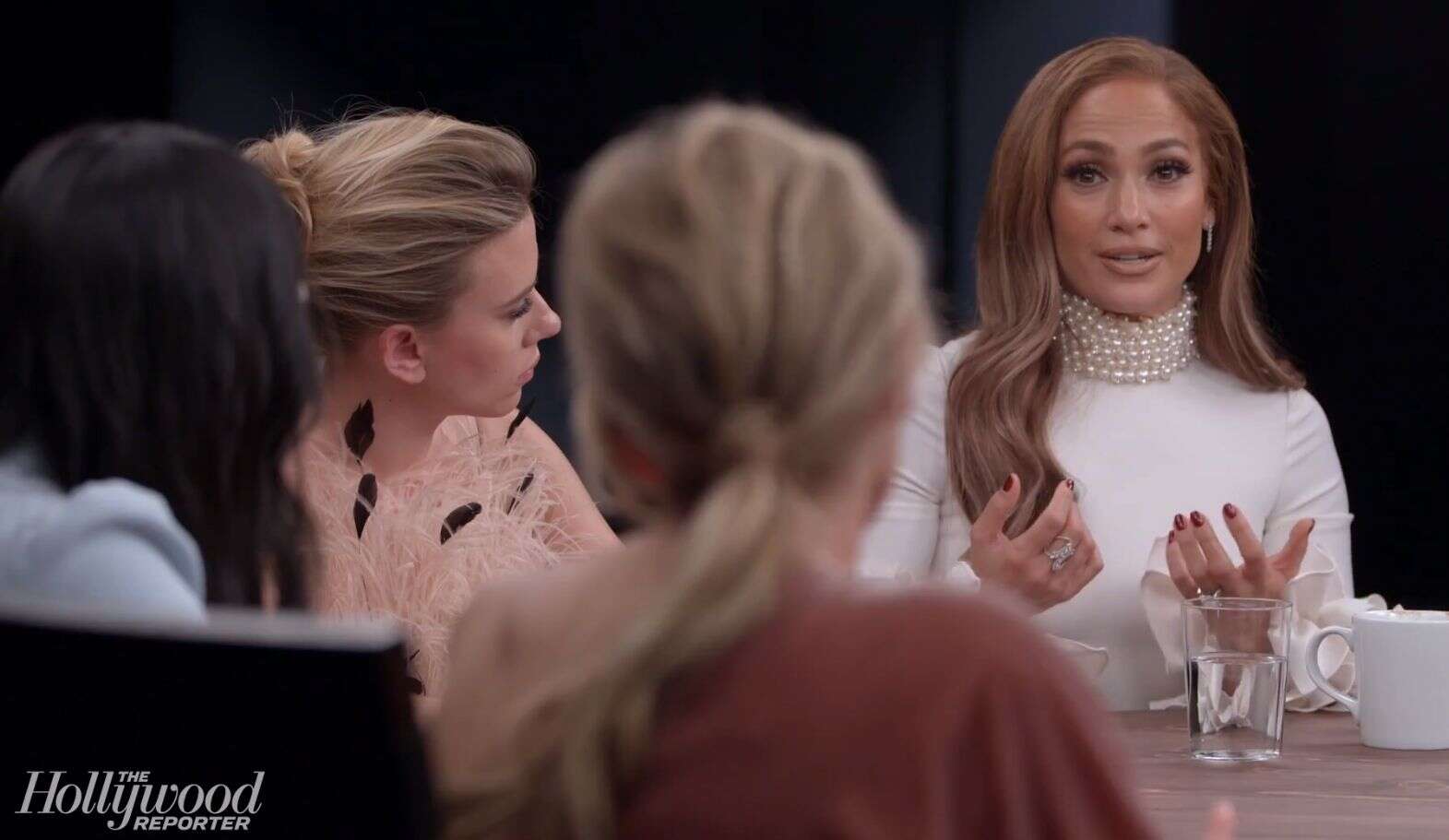 Jennifer Lopez prend la parole et révèle avoir été victime de harcèlement sexuel durant le tournage d’un film.