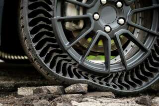 Michelin réinvente la roue avec ce pneu sans air anti-crevaison