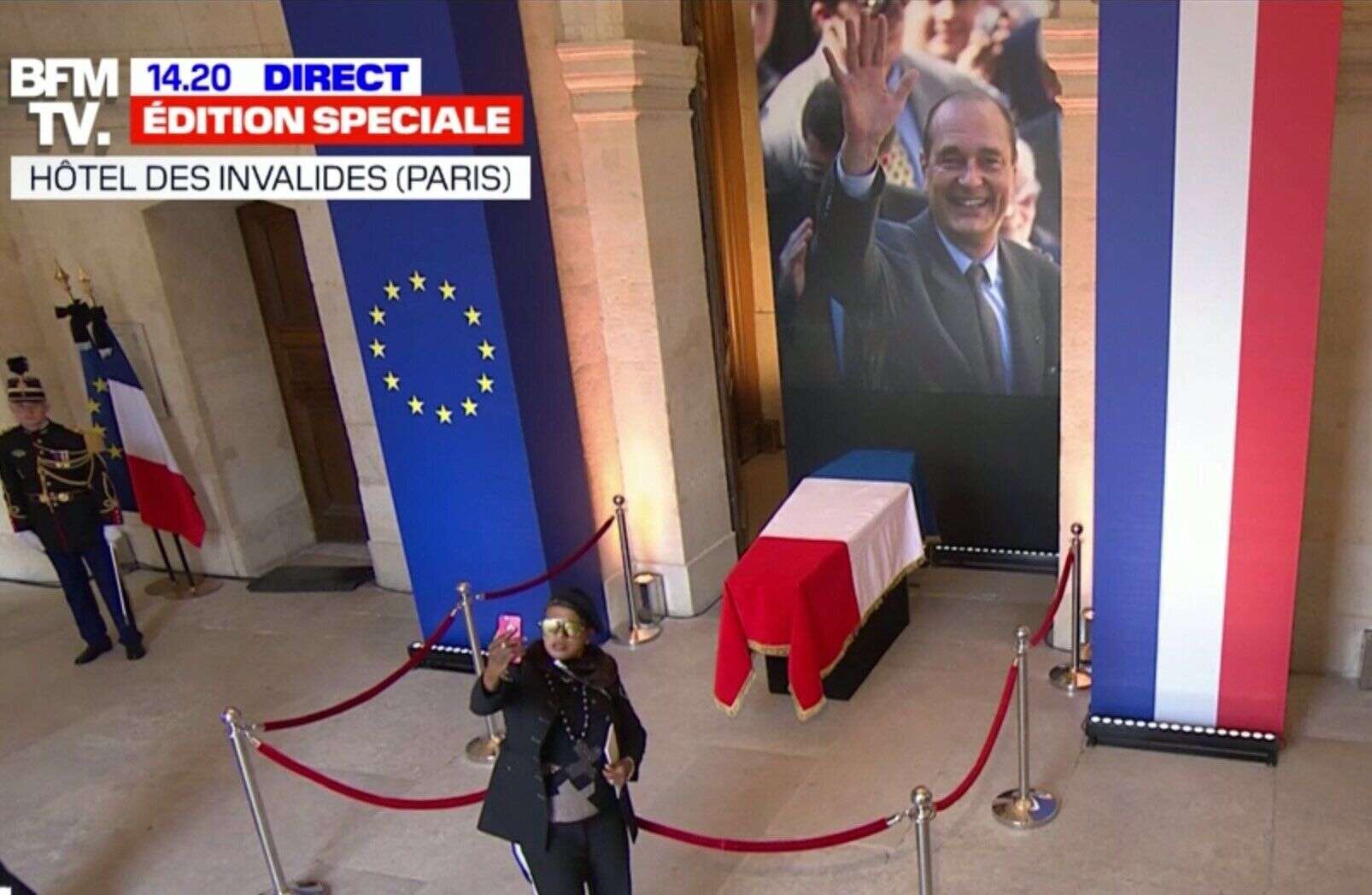 Des selfies indélicats ont été repérés par des internautes indignés lors de l'hommage populaire rendu à Jacques Chirac.