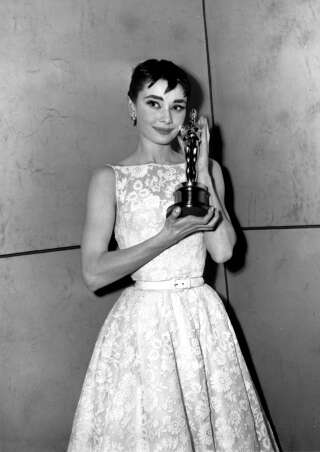 On sait qui jouera le rôle principal dans le biopic sur Audrey Hepburn (photo des Oscars 1954)