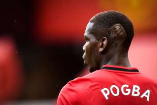 À l'occasion du match entre Manchester United et Bournemouth, en championnat d'Angleterre, le champion du monde français Paul Pogba a affiché via sa coupe de cheveux son soutien au mouvement antiraciste 