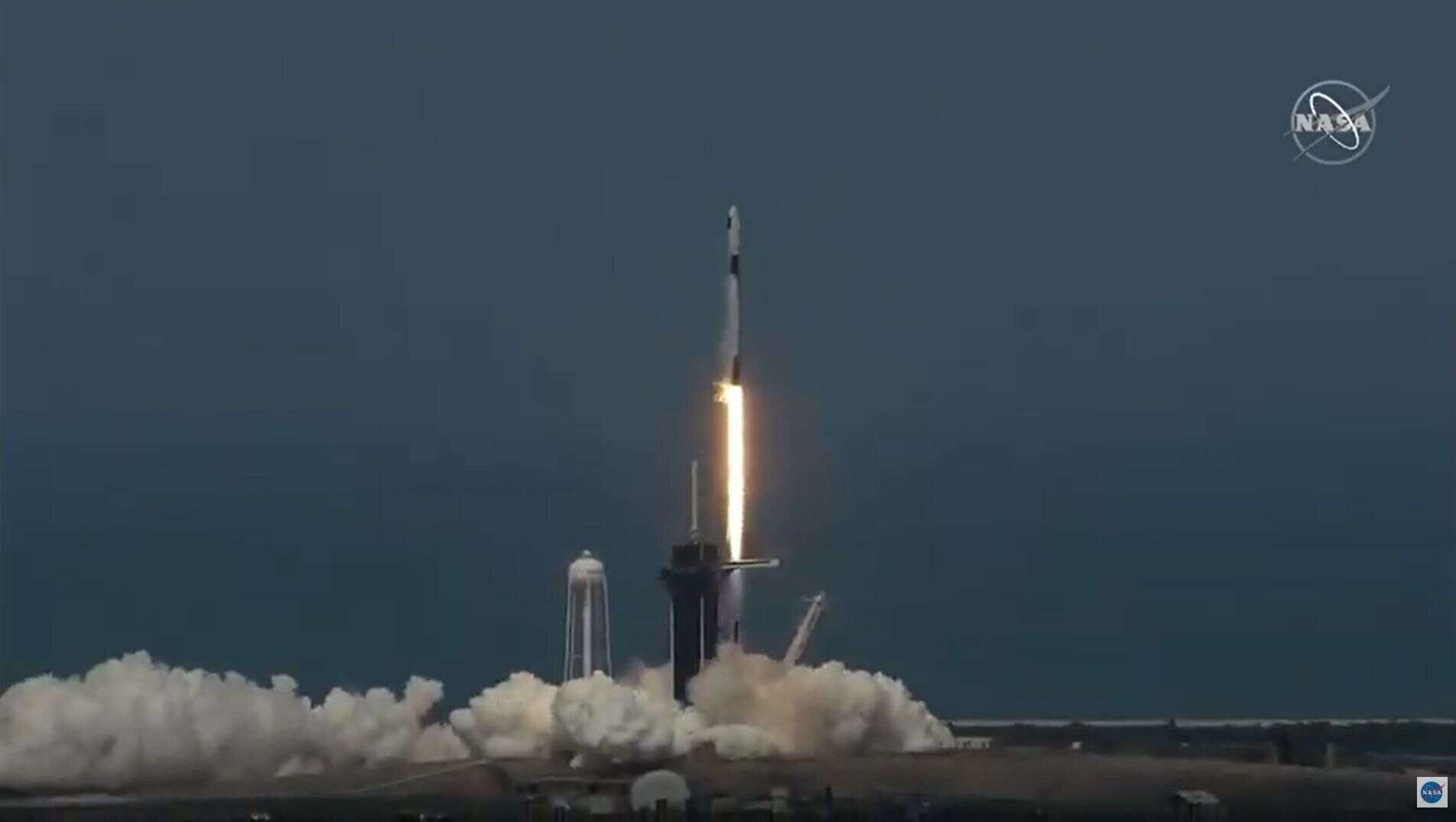 La fusée SpaceX Falcon 9 décollant du centre spatial Kennedy, en Floride aux États-Unis, le 30 mai 2020.