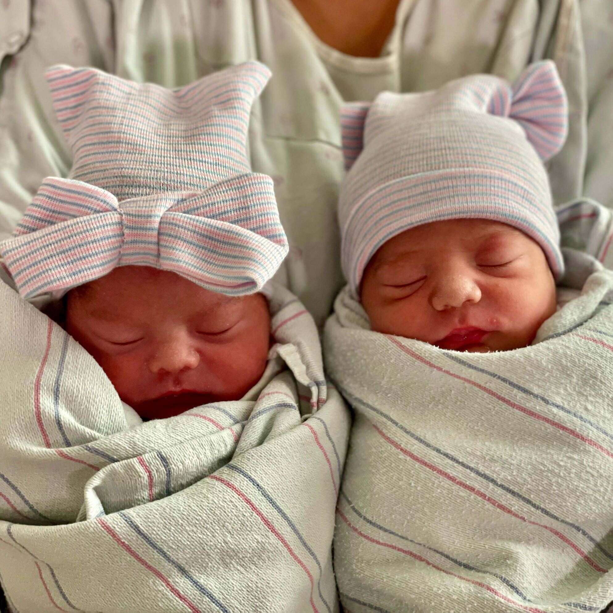 Deux jumeaux sont nés à 15 minutes d'écart mais on un an de différence