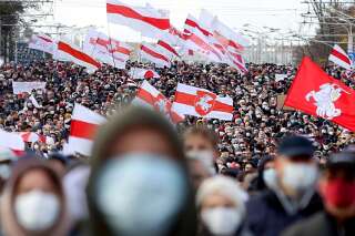 Au Bélarus, malgré la menace de tirs à balles réelles, nouvelle manifestation géante