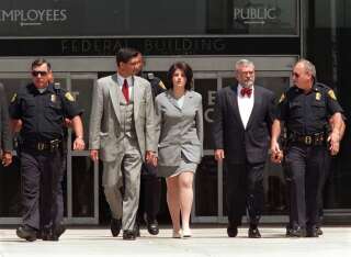 Monica Lewinsky à la sortie d'un témoignage dans l'enquête autour de sa relation avec Bill Clinton, le 28 mai 1998.