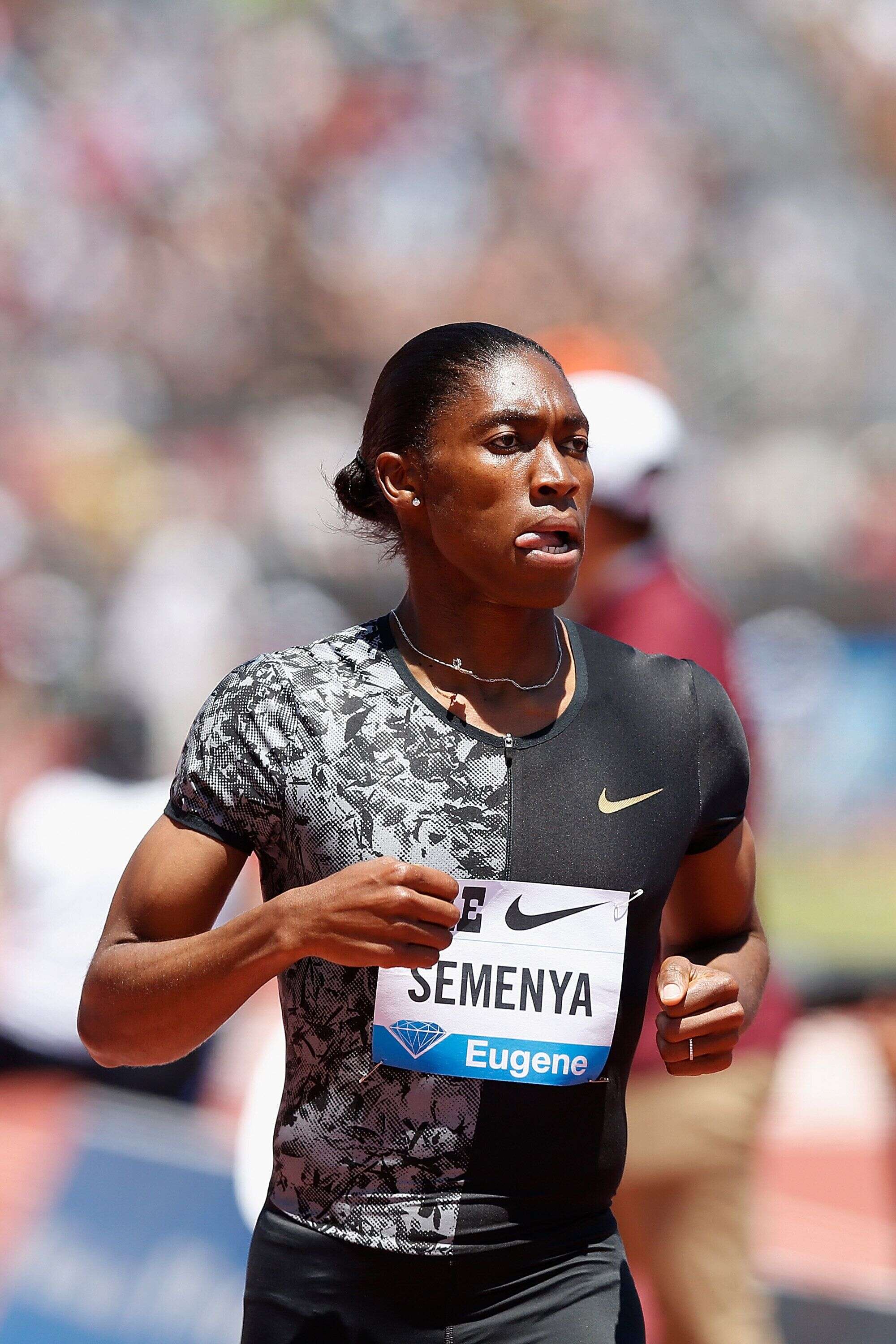 Championne du monde en titre du 800 mètres, Caster Semenya ne pourra pas s'aligner aux Mondiaux de Doha, à la fin du mois de septembre.