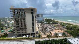 À Surfside, près de Miami en Floride, un immeuble d'habitation s'est effondré, faisant craindre un bilan dramatique.