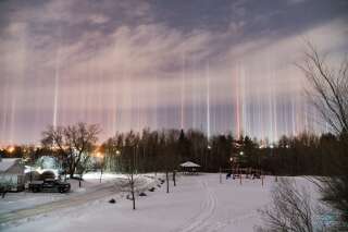 Au Canada, elle capture des photos sublimes de colonnes lumineuses