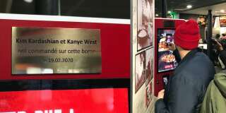 La plaque commémorative pour Kim Kardashian et Kayne West au KF de Strasbourg Saint-Denis