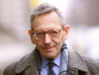Le biologiste François Gros, ici en 1999, est décédé à l'âge de 95 ans le 18 février 2022.