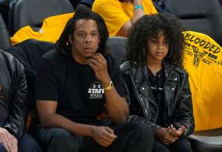 Blue Ivy Carter a volé la vedette lors de ce match de NBA (Jay-Z et sa fille Blue Ivy à un match de NBA le 13 juin 2022 à San Francisco par Thearon W. Henderson/Getty Images)
