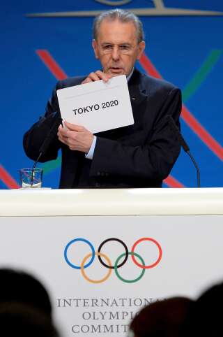 En 2013, Jacques Rogge qui présidait le Comité international olympique avait annoncé l'attribution des JO 2020 à Tokyo.