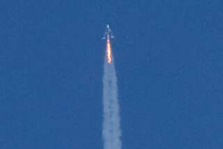 Le vol de Richard Branson vers l'espace en juillet ne s'est pas déroulé aussi bien qu'annoncé (photo prise au décollage du vaisseau de Virgin Galactic le 11 juillet 2021.) REUTERS/Joe Skipper