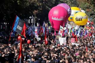 Manifestations anti-loi travail: 16.000 manifestants à Paris selon la police, 55.000 selon la CGT
