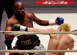 Floyd Mayweather face au champion de kickboxing japonais Tenshin Nasukawa, le 31 décembre 2018 à Tokyo