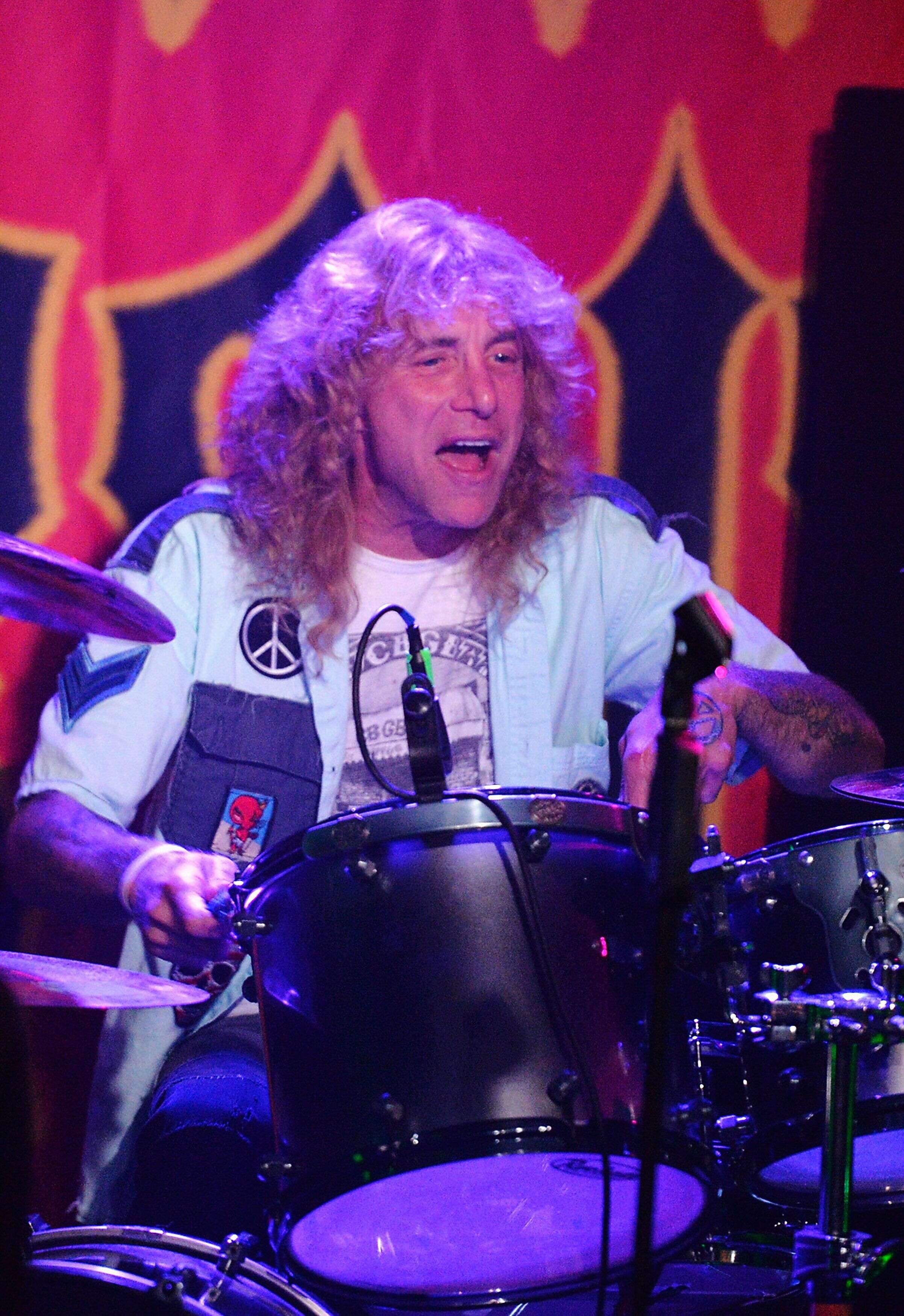 Steven Adler était le batteur de Guns N'Roses jusqu'en 1990. Il avait été écarté du groupe à cause de ses addictions aux drogues.