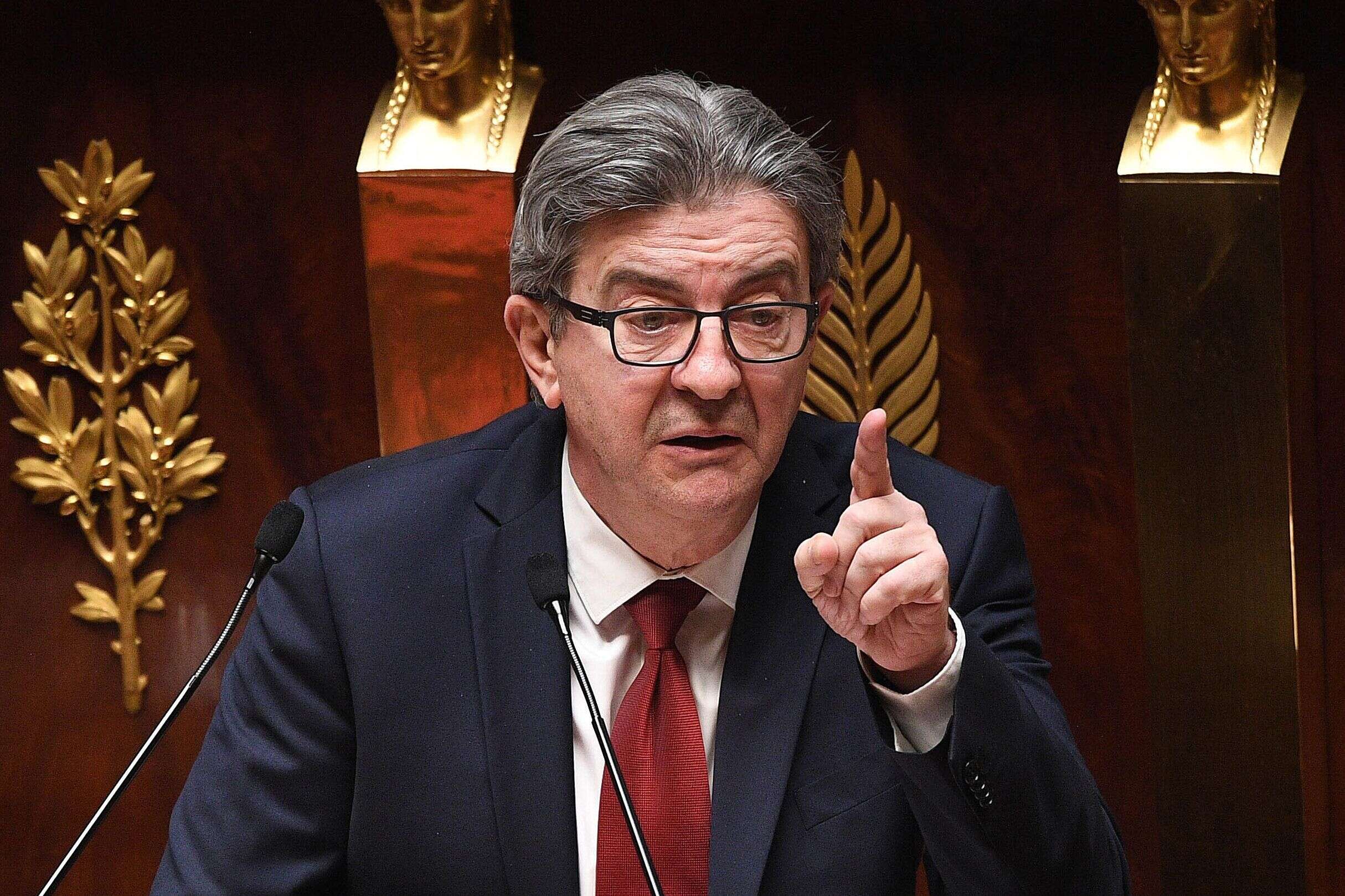 À la tribune de l'Assemblée nationale, Jean-Luc Mélenchon s'est dit opposé à l'idée de l'application de tracking 