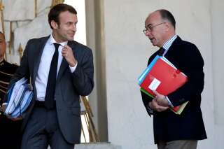 Bernard Cazeneuve tacle Emmanuel Macron en évoquant Nicolas Sarkozy