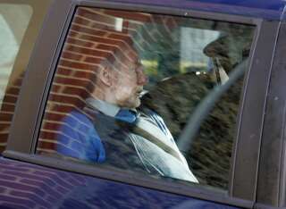 Le tueur en série Michel Fourniret à la cour d'assise en voiture de police le 28 mars 2008
