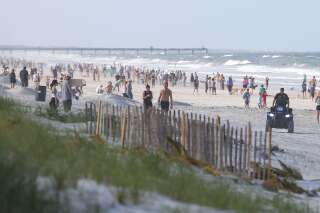 Malgré le coronavirus, la Floride rouvre ses plages et elles sont prises d'assaut