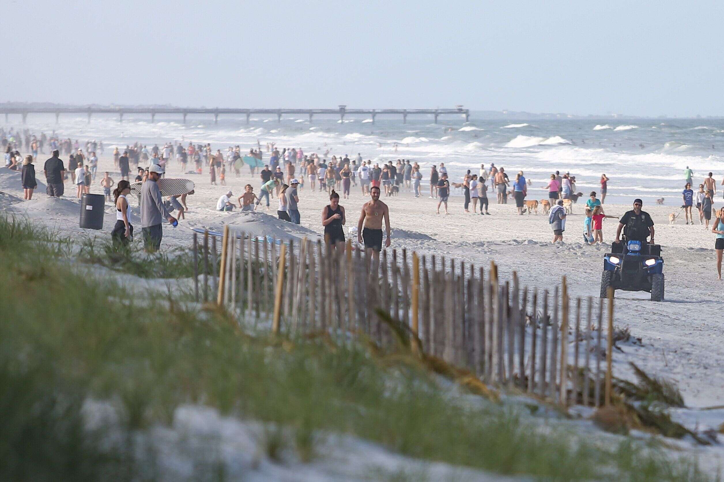 Comme ici à Jacksonville, les plages de Floride ont été prises d'assaut dès le moment où leur réouverture a été autorisée.